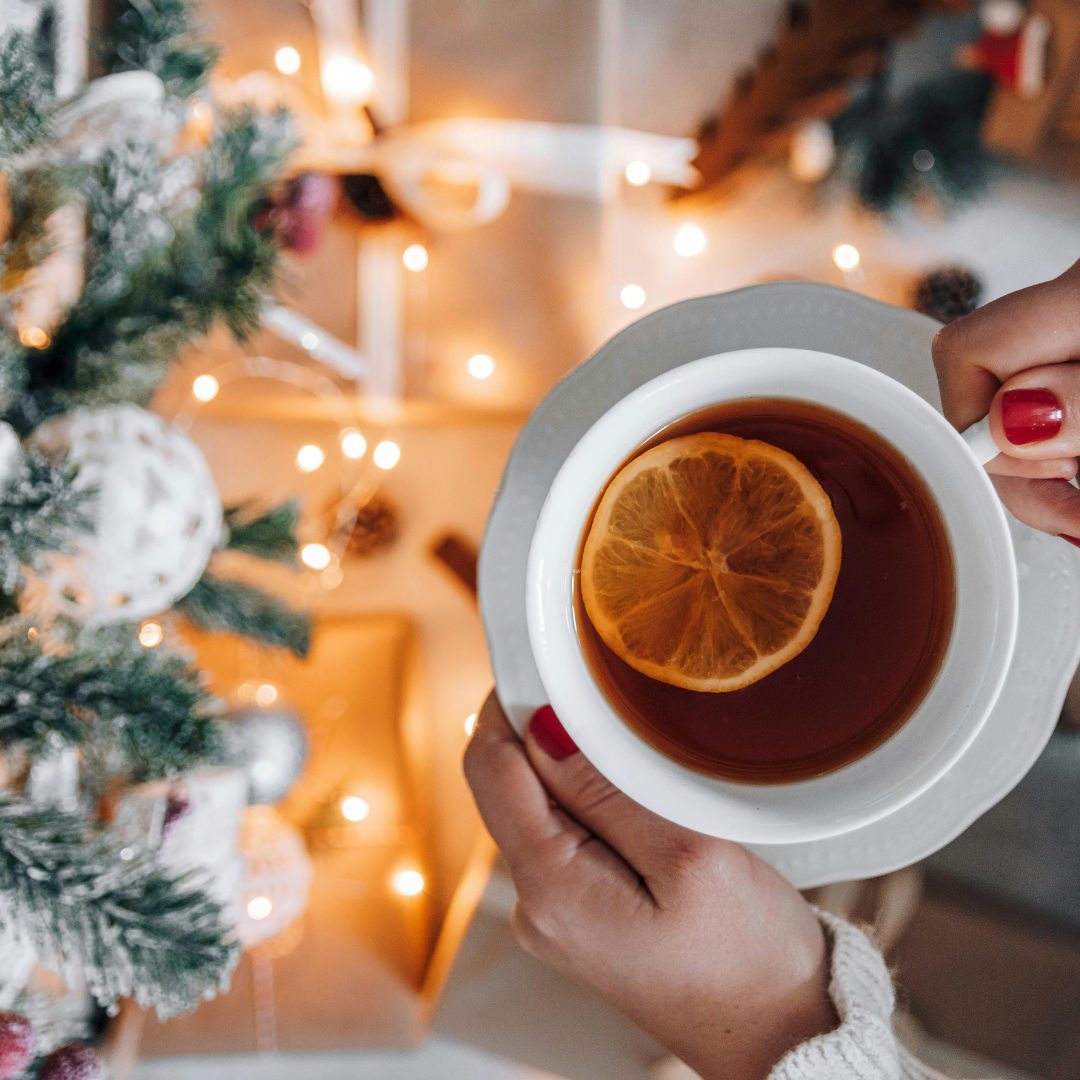 Tasse de gthé orange avec décors Noël
