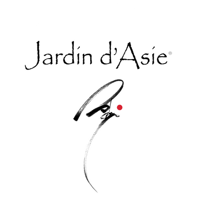 <div class="metafield-rich_text_field"><p>Jardin d&#39;Asie : Une histoire de <em>famille</em></p></div>